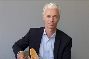 Featurebild <a href='https://www.management-kommunikation.de/pages/team/schleuss-carsten.php'>Carsten Schleuß</a> (Größe der HiRes-Datei ca. 8,3 MB)