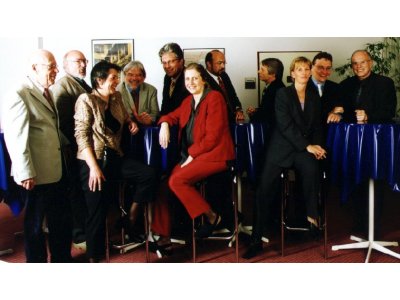 Einige unserer <a href='https://www.management-kommunikation.de/pages/team.php'>Expert(inn)en</a>, stehend (Größe der HiRes-Datei ca. 130 KB)
