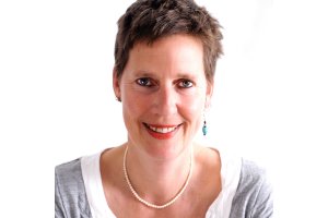 Portraitfoto <a href='https://www.management-kommunikation.de/pages/team/geisler-monika.php'>Monika Geisler</a> (Größe der HiRes-Datei ca. 1,2 MB)