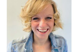 Portraitfoto <a href='https://www.management-kommunikation.de/pages/team/haeger-stephanie.php'>Stephanie Haeger M.A.</a> (Größe der HiRes-Datei ca. 1,1 MB)