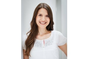 Portraitfoto <a href='https://www.management-kommunikation.de/pages/team/khoshmashrab-melanie.php'>Melanie Khoshmashrab M.A.</a> (Größe der HiRes-Datei ca. 106 KB)