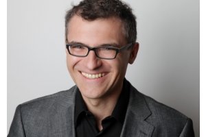 Portraitfoto <a href='https://www.management-kommunikation.de/pages/team/lauten-anno.php'>Dipl.-Sänger Anno Lauten</a> (Größe der HiRes-Datei ca. 93 KB)