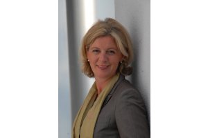 Portraitfoto <a href='https://www.management-kommunikation.de/pages/team/tabernig-christina.php'>Dipl.-Betriebswirtin Christina Tabernig</a> (Größe der HiRes-Datei ca. 3,6 MB)