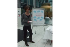 Redenschreiberin <a href=''>Susanne Winkler</a> an unserem Messestand (Größe der HiRes-Datei ca. 1,1 MB)